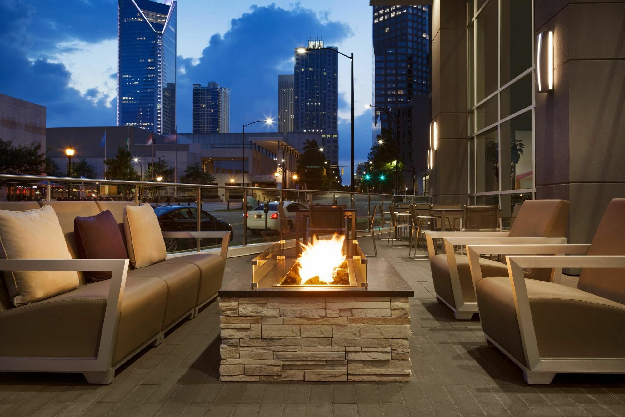 Embassy Suites By Hilton Charlotte Uptown Exteriér fotografie